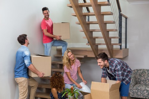 Different moving truck sizes available for Shoreditch relocations