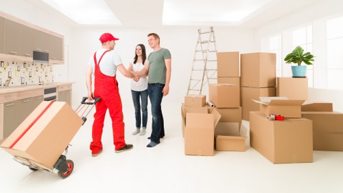 Risk assessment and safe loading practices for a Shoreditch move